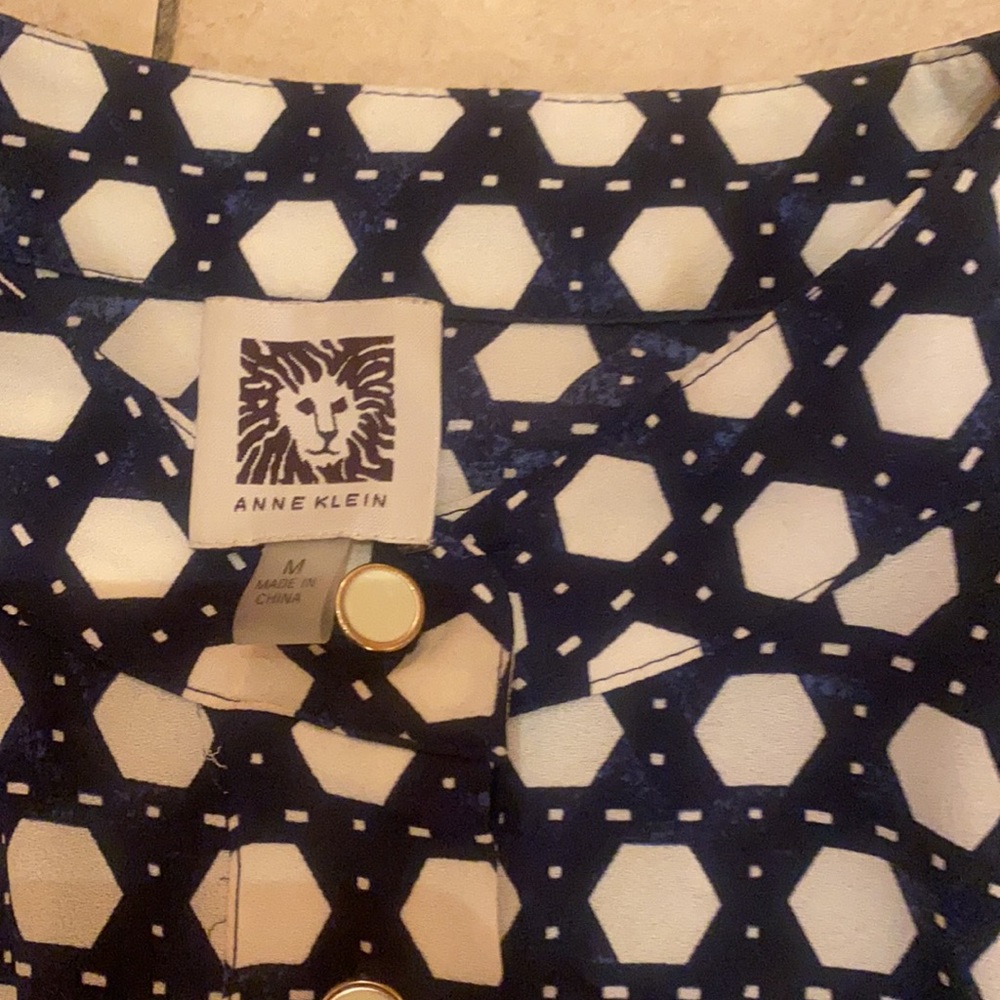 Almost new blouse - Picture 3 of 4